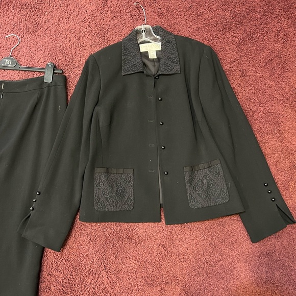 Womens DonCaster stylish top and matching bottom skirt size 16 and is Black ! - Picture 7 of 7